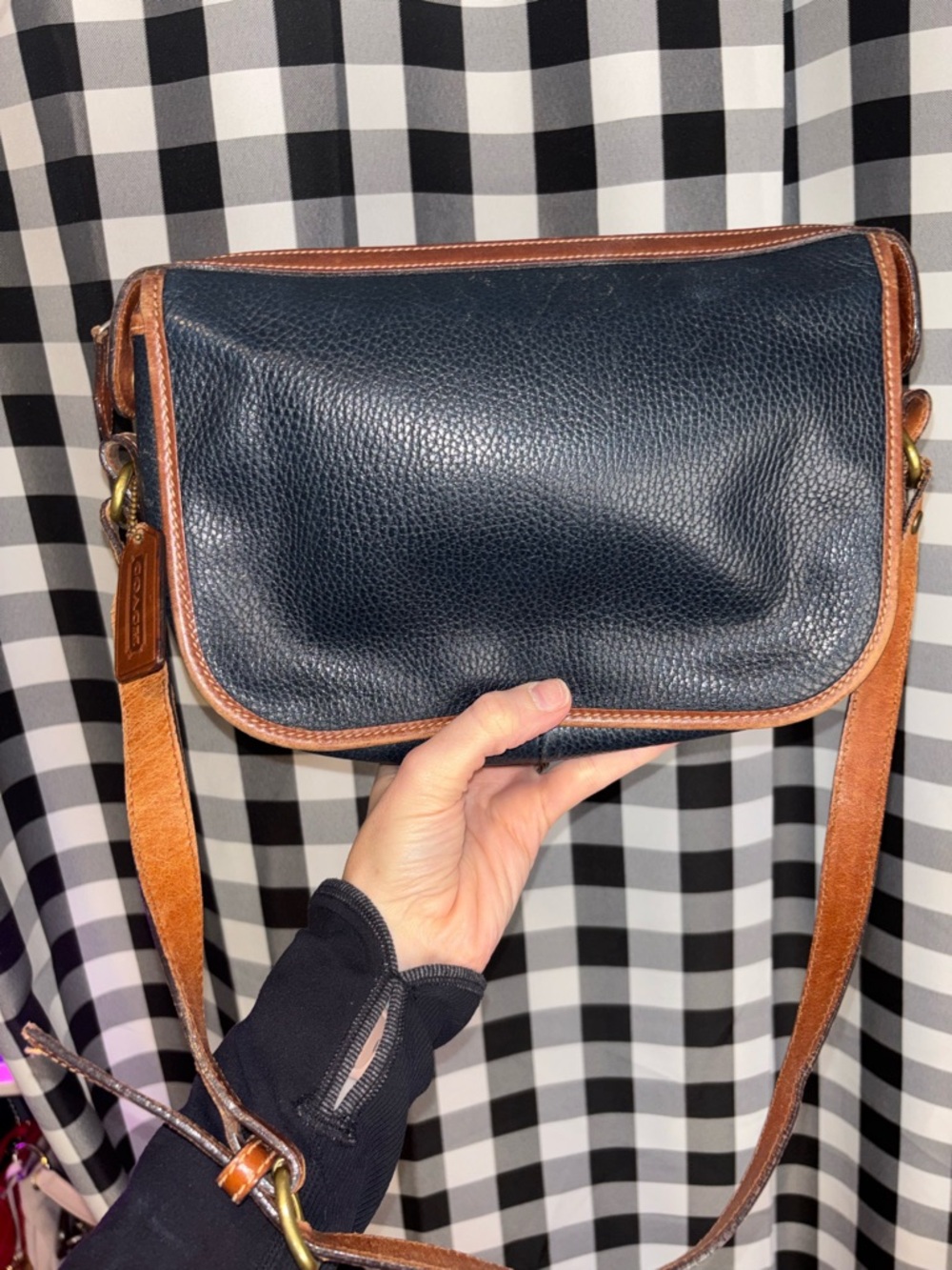 Coach 1980-1990s Sheridan Navy Blue Pebbled Leather Crossbody Made in Italy